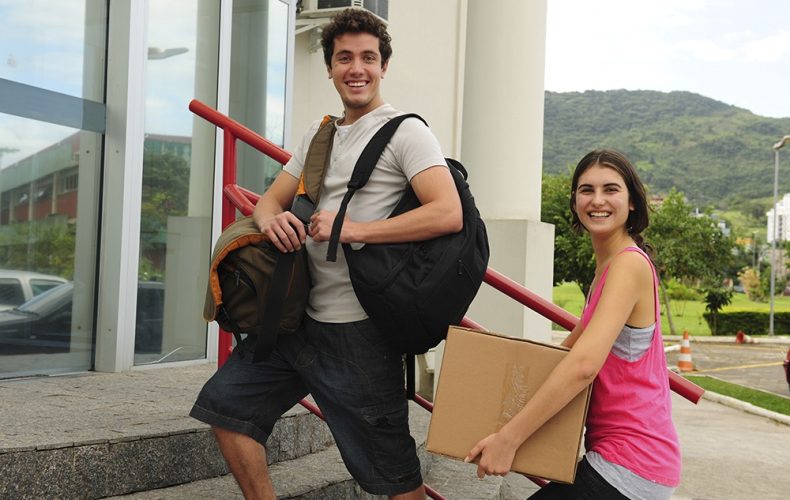 college students moving into college